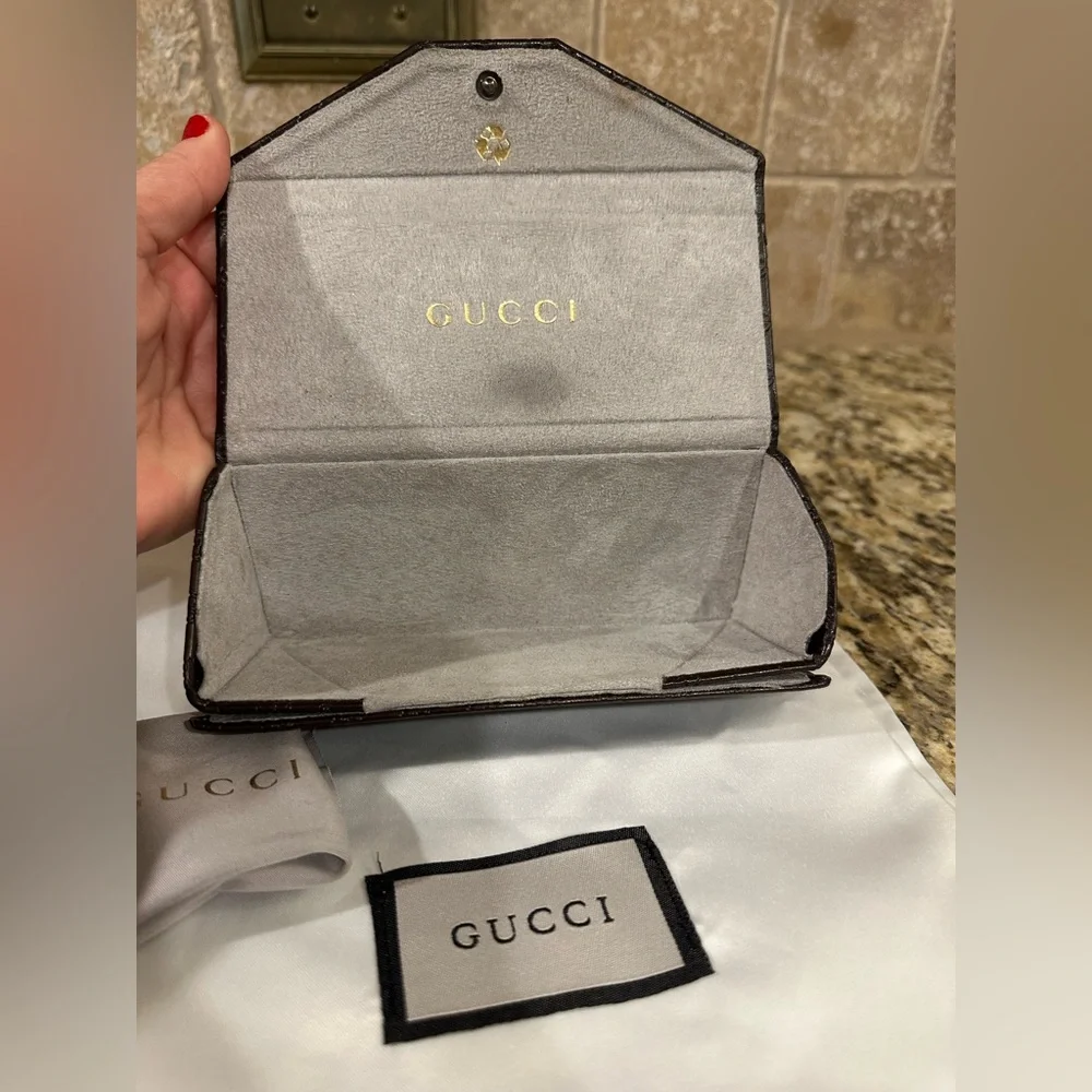 Gucci Brown Sunglasses Case, dust bag and lens wipes. **no glasses** - Picture 3 of 8